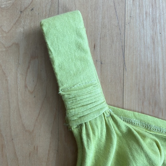 2/$20 Yellowy-green Ellen Tracy draped tank top Medium - Picture 7 of 10